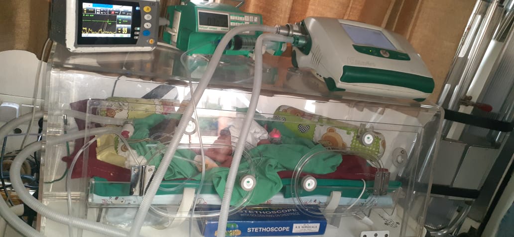 premature baby on incubator (1)