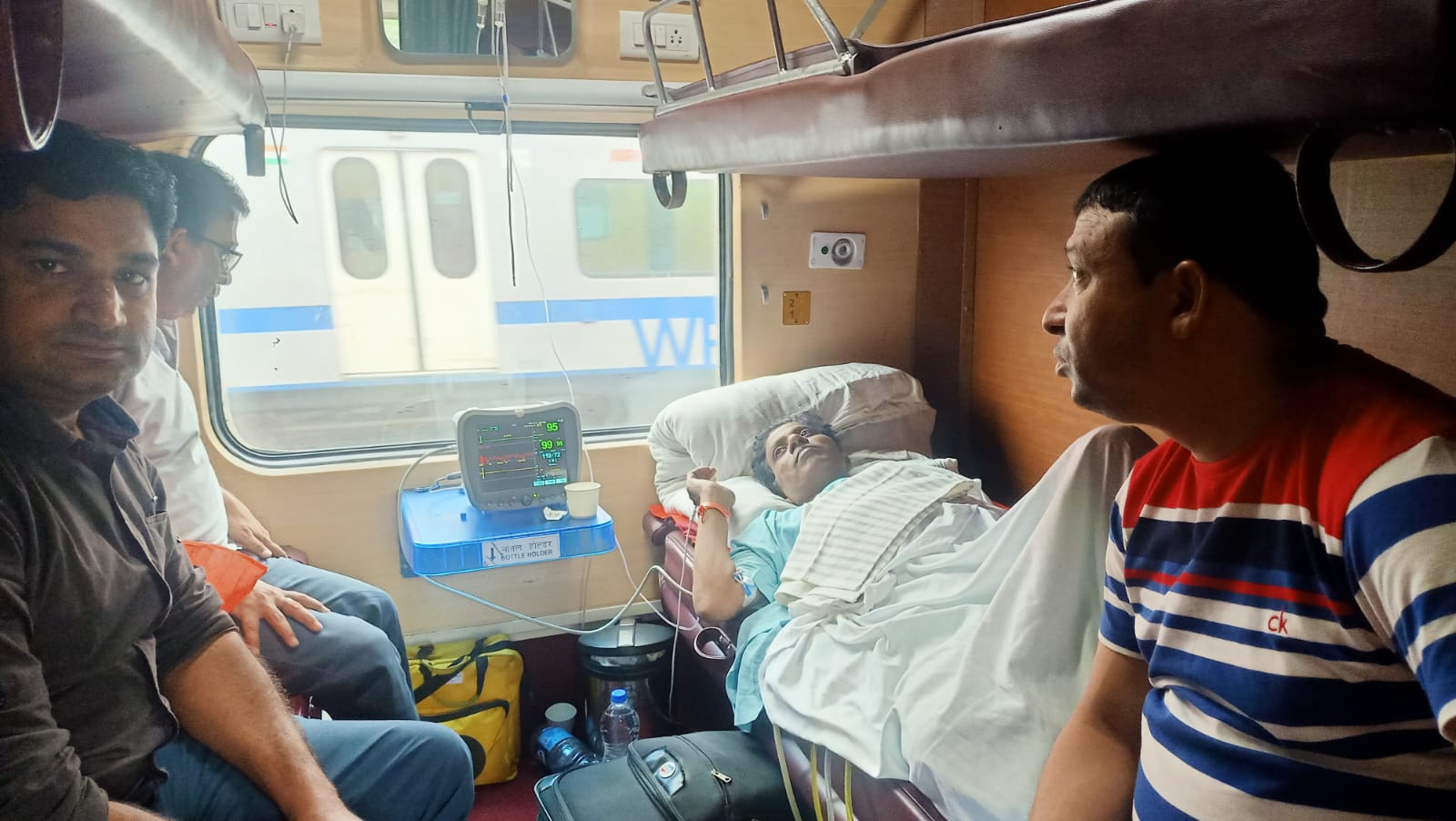 Lifesavers rail ambulance from delhi to mumbai (3)